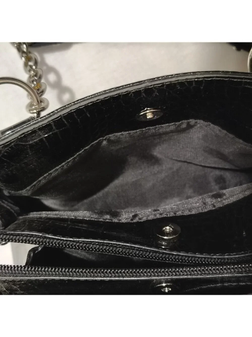 Liz Claiborne Handbag Purse Black 9"x6" Faux Croc Leather Shiny Pockets Chain - Picture 5 of 16